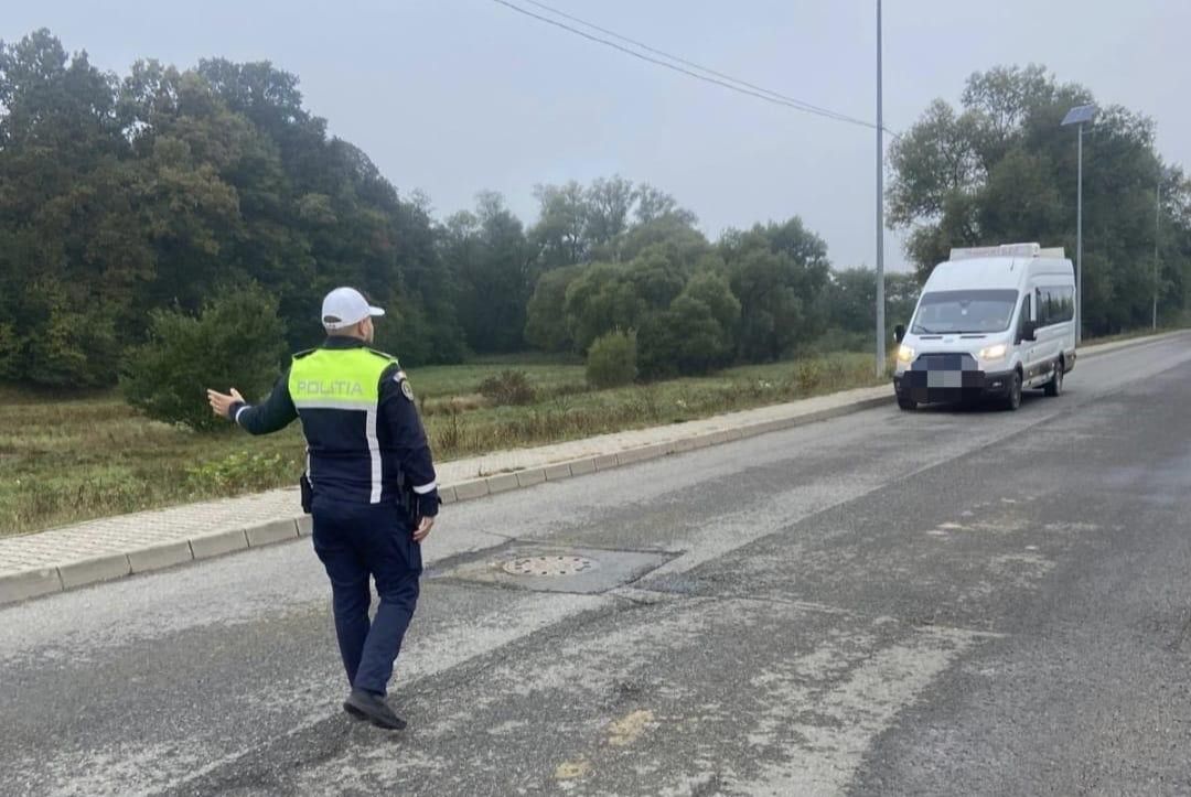 Polițiștii rutieri au verificat 76 de autovehicule destinate transportului de elevi. Au fost aplicate 10 sancțiuni