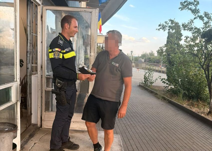 Portofel pierdut în gara din Baia Mare, găsit de polițiști și restituit proprietarului