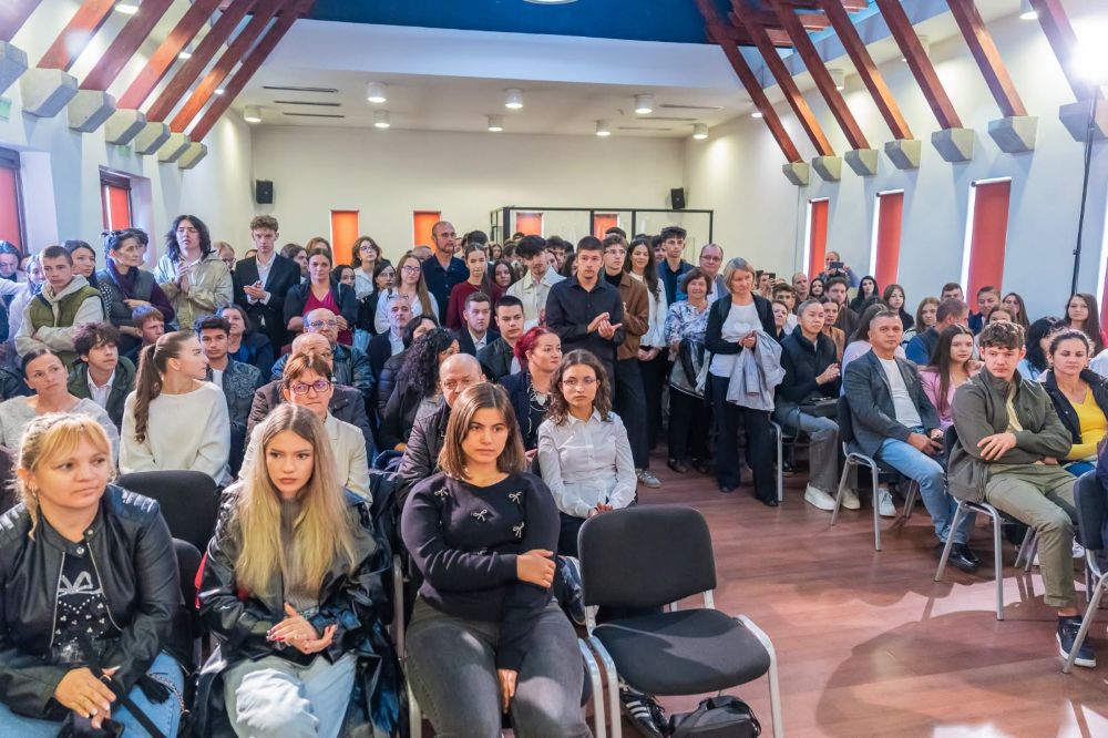Aproape 200 de șefi de promoție din Maramureș, premiați de Consiliul Județean pentru rezultatele obținute la finalul anului școlar