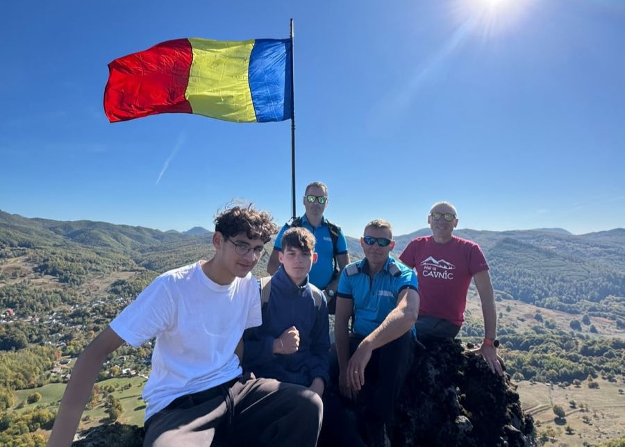 23 de ani de Jandarmerie Montană în Maramureș. Drapelul național a fost arborat la Pietrele Șoimului